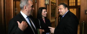 «Παράθυρα» στο ενιαίο μισθολόγιο ανοίγουν Βενιζέλος και Ρέππας