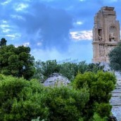 «Για ποιο λόγο η κυβέρνηση ιδιωτικοποιεί τη διαχείριση του Λόφου Φιλοπάππου;»