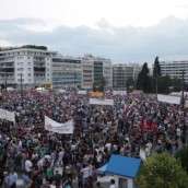 “Ο λαός δεν εκβιάζεται”: Κάλεσμα του ΣΥΡΙΖΑ στη συγκέντρωση της Δευτέρας στο Σύνταγμα