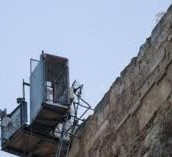 Καταγγελία ΣΕΠΙΕ: Επικίνδυνο ικρίωμα στο Βόρειο τείχος της Ακρόπολης Αθηνών.